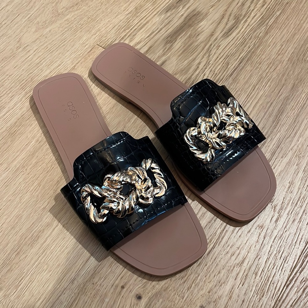 ASOS slide sandal with black leather and gold chain detail size 7